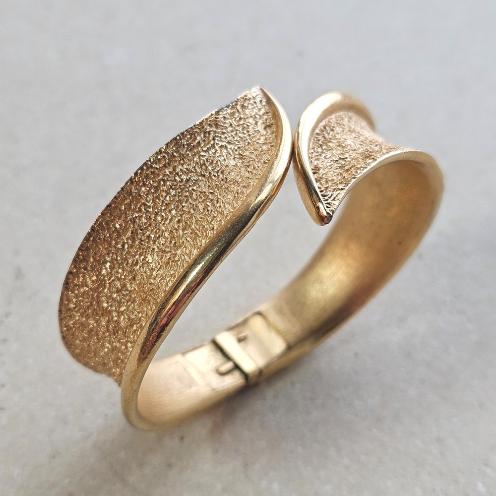 Trifari Vintage Gold Tone Textured Bark Bypass‎ Hinged Bangle Bracelet MCM